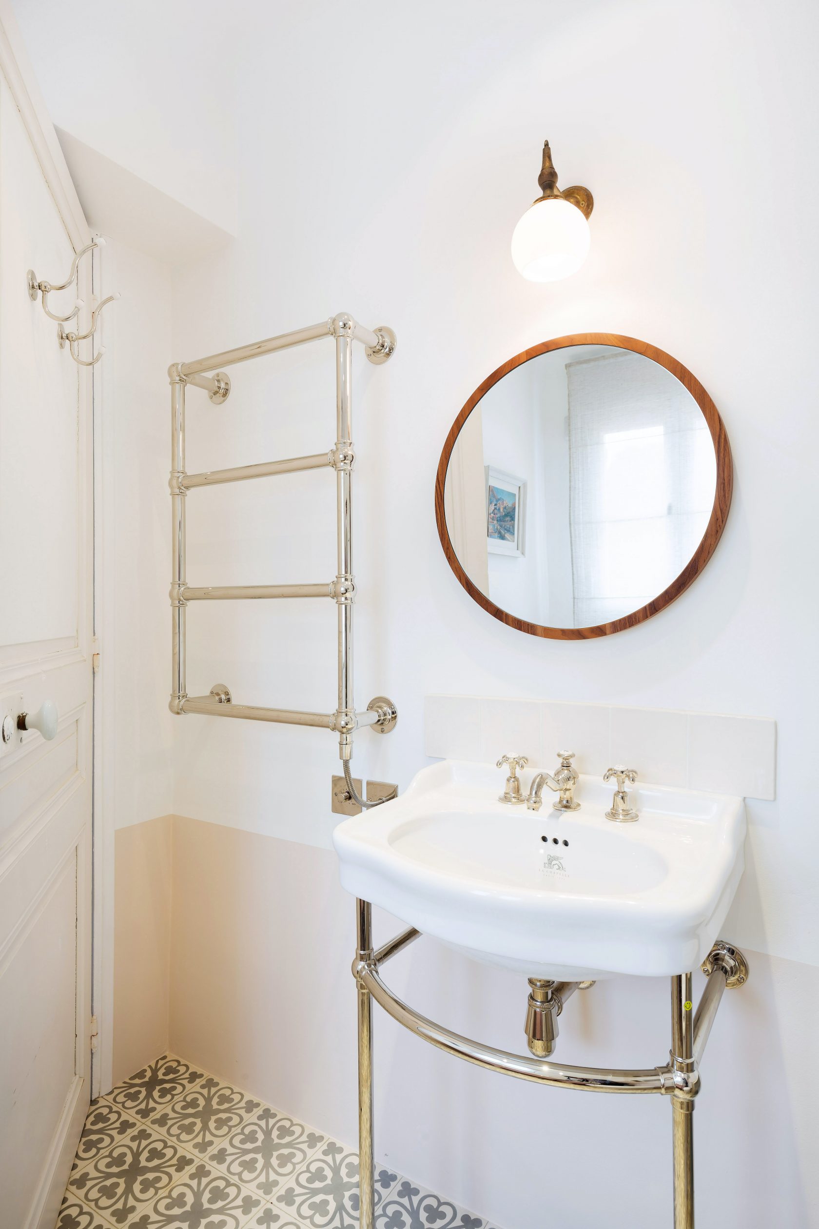 Bastide-salle-de-bain-fille